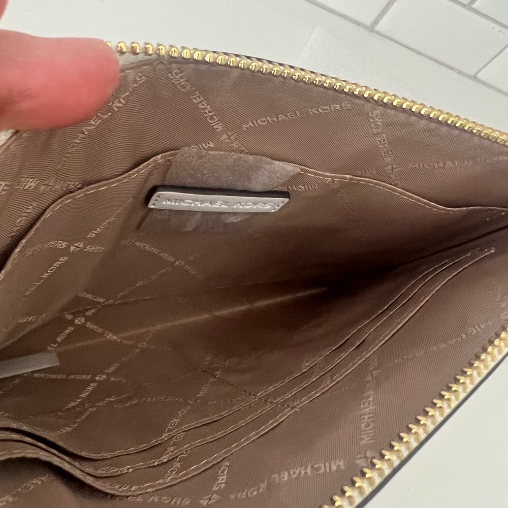 MICHAEL KORS Wristlet - Picture 8 of 13